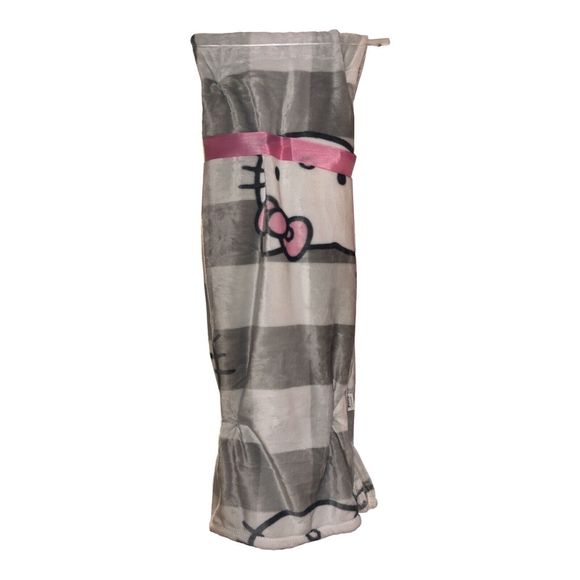 Hello Kitty Plush Throw Blanket Pink Bow Gray & White Gingham Check Viral NWT - Picture 3 of 5